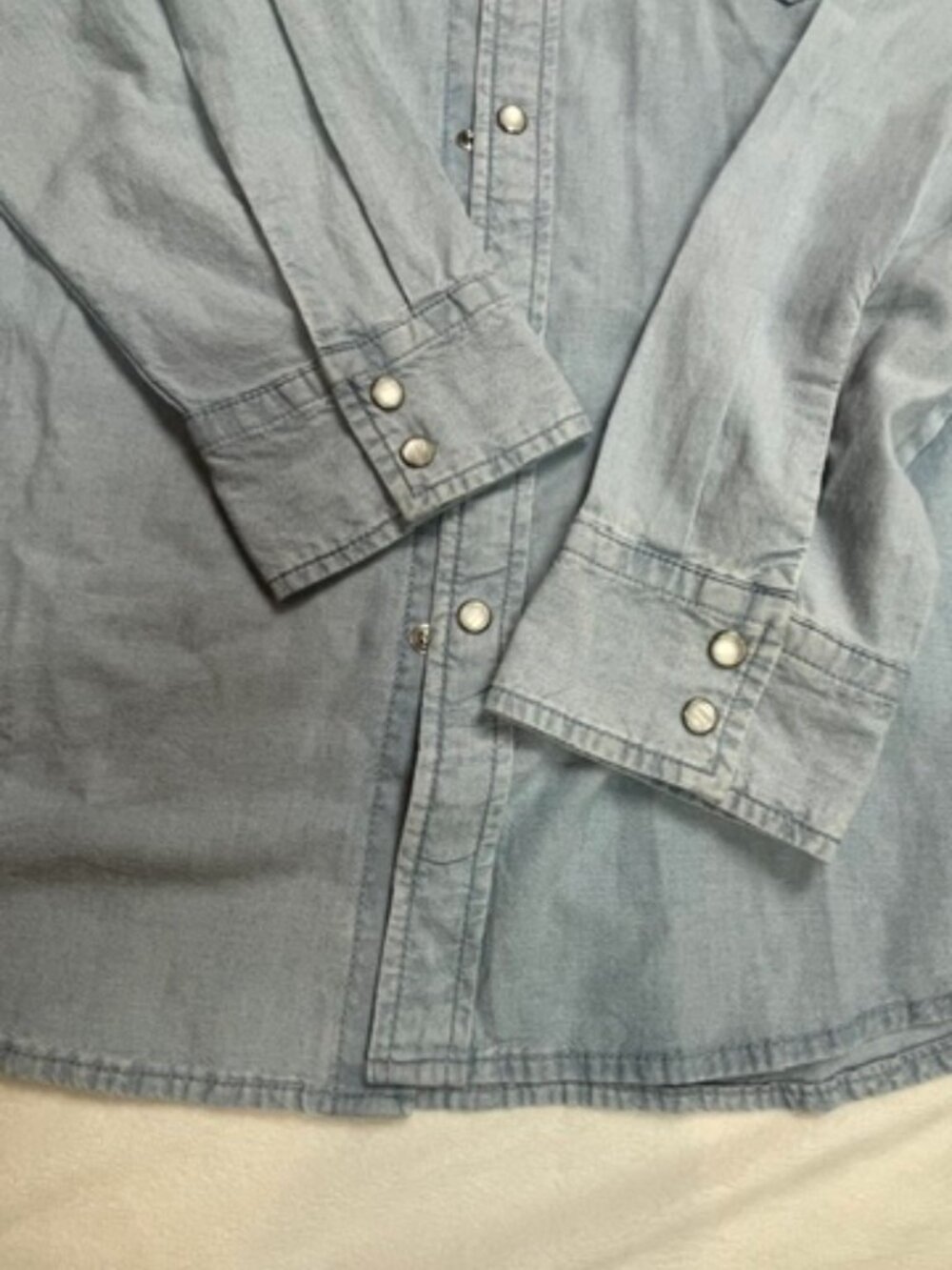 Levi's Men Pocketed Light Wash Denim Western Shirt, Blue, Size L - Picture 4 of 10